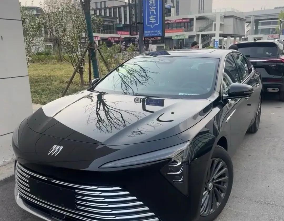 这车怎么卖不动了？别克不思进取啊！车友是叫他改内饰的，他把外观也改了，以前那么好