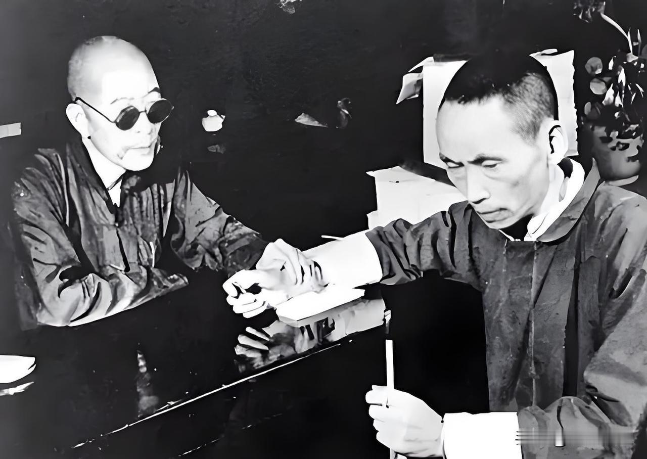 1950年，广西匪首陈善文被判死刑，为了活命，他交出了2张独门药方。两张药方送往