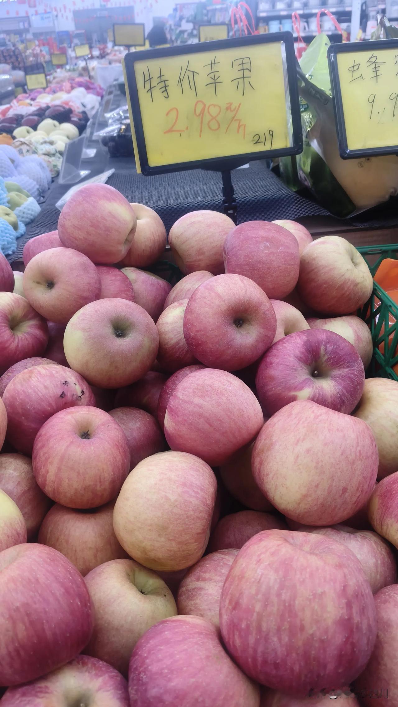 真想把老公这混蛋揍一顿，明明北方又大又红又脆的大苹果才2块钱一斤。我说反正孩子