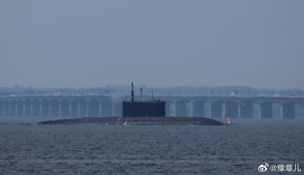 2026年6月27日，俄罗斯海军一艘775型大型登陆舰、一艘677型潜艇、一艘6