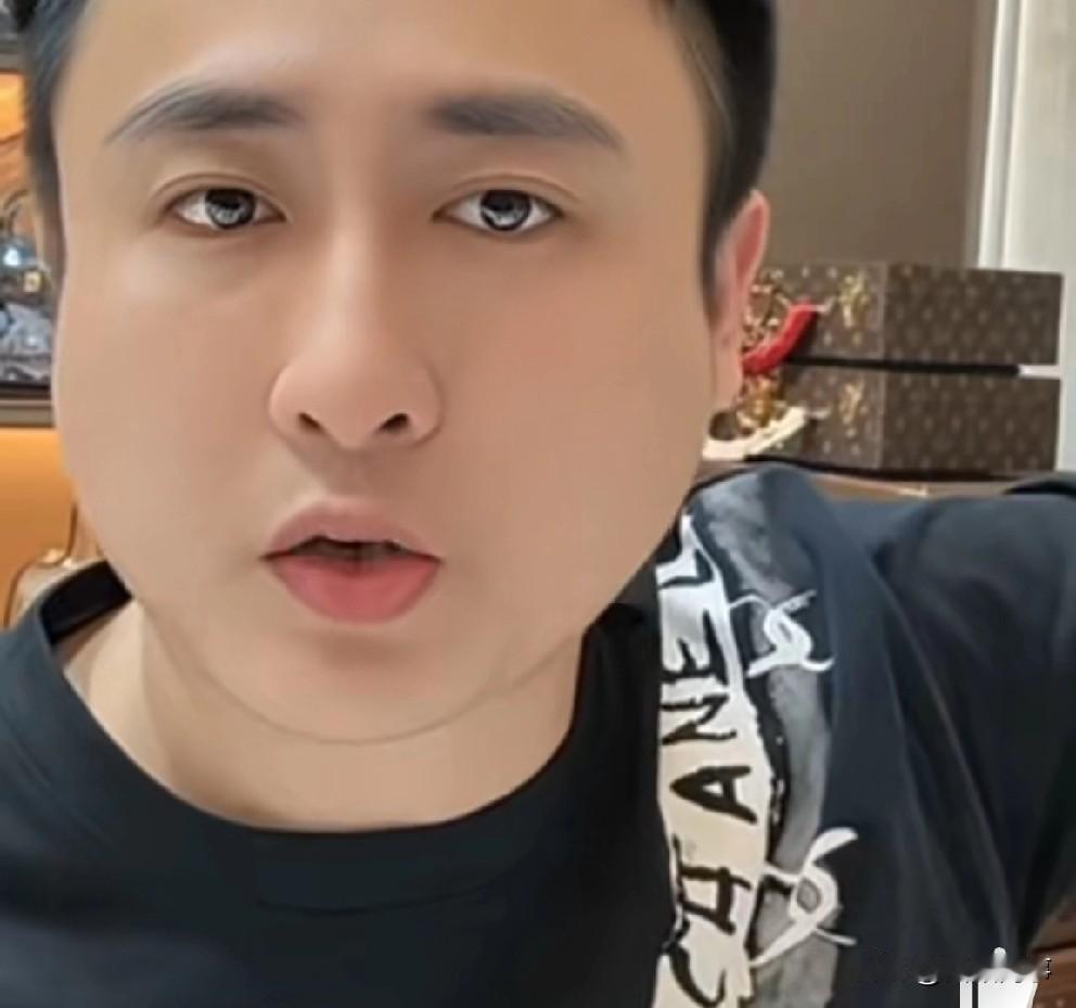 散打确实进过辛选大楼，是二驴带去的！但他在辛选大楼里到底干
