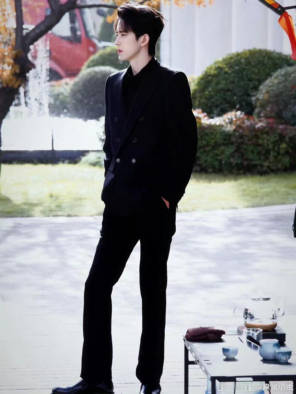敖瑞鹏不二之臣西装路透敖瑞鹏的霸总路透直接封神！出道首部一番男主剧，生图状态下