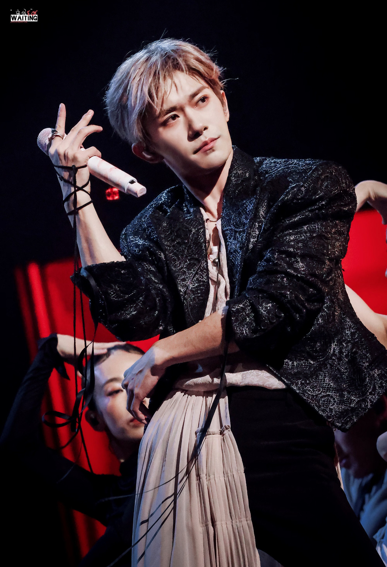 今晚有演出的男明星舞台饭拍图易烊千玺、任嘉伦、侯明昊、梓渝、王安宇​​​