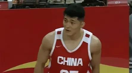 男篮这几个看似不错，再入国家队机率不高李祥波:司职4.5号位，硬伤是身高2.0