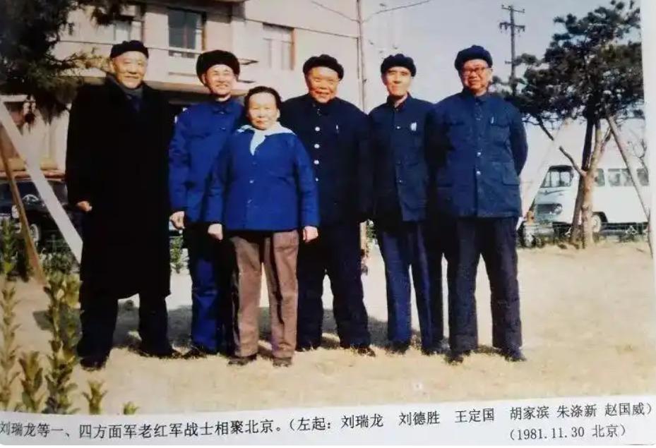 1937年，西路军营长刘克先正在街边乞讨，忽然一个国民党士兵在他面前停下，他马上