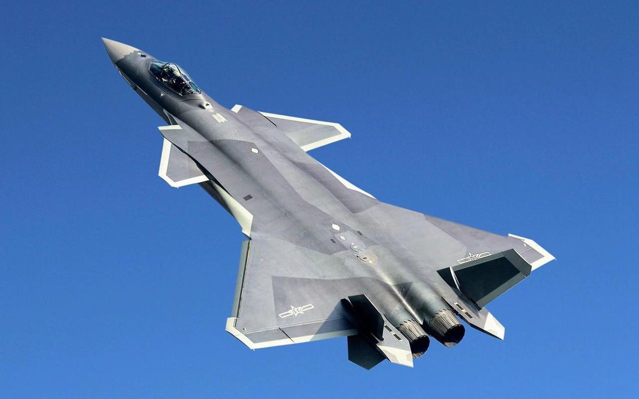 歼-20性能超F-35！中国290架战机列装，反超美俄。美媒援引米切尔航空