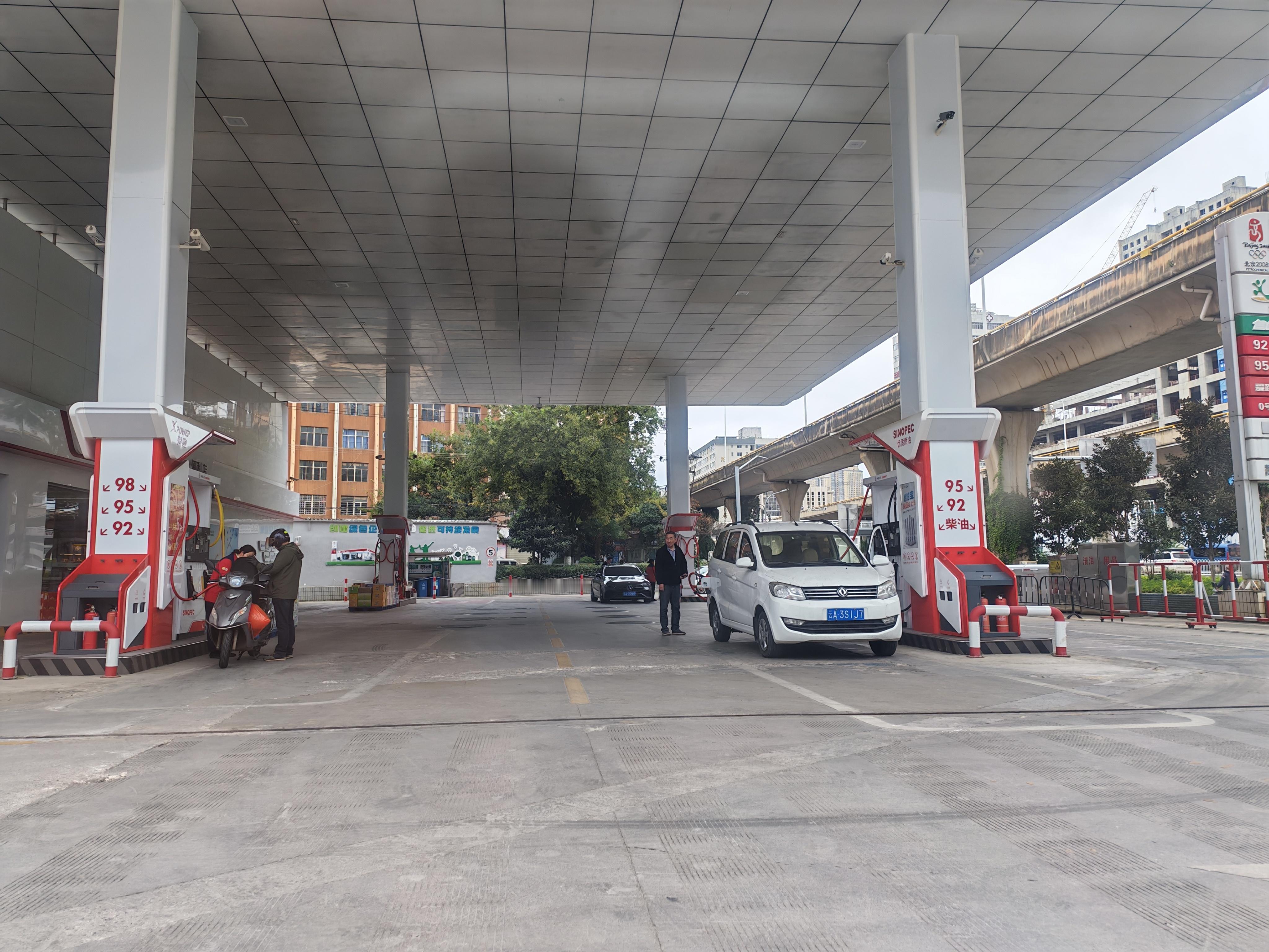 只要车况好，能通过年检，可以继续开，现在的私家车，那怕你开二十年，里程数最多十几