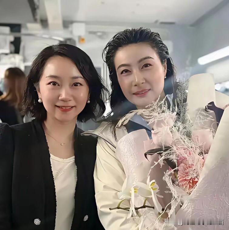 这是郭晶晶最好看的一个妆造，平时她就是太低调了，不愿认真打扮自己，其实她好好收拾