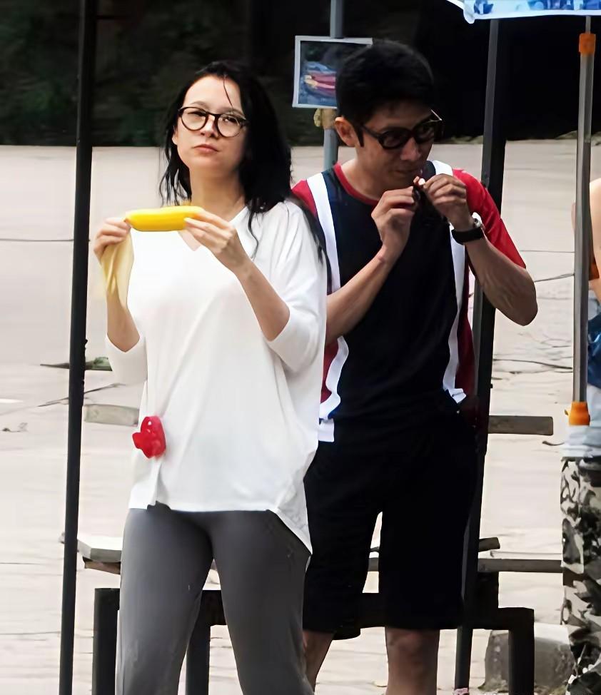 2025年章子怡赢了抚养权，汪峰每月付30万，这反转太绝了。这个曾在国际影坛叱