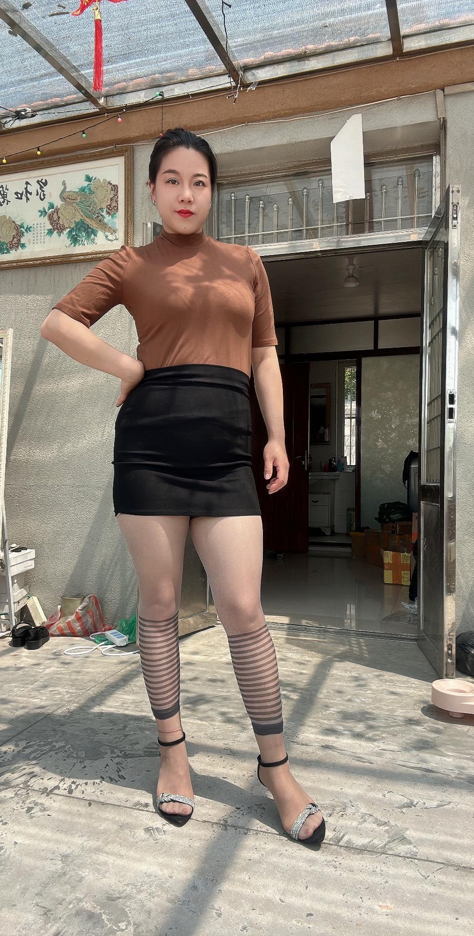 显瘦搭配肉感短裙
