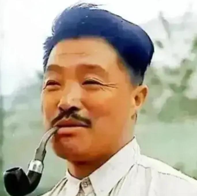 1947年7月23日，小河会议结束后，毛主席突然找到贺龙，神色凝重地说：“有句话