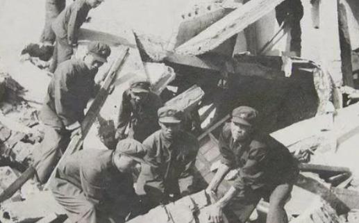 1976年唐山大地震中，看守所也轰然倒塌，200多名在押犯跑了出来，然而他们却选