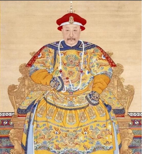 乾隆和嘉庆这爷俩就是相互恶心，乾隆看不上嘉庆，要不是没得选，高低不选这货，类似的