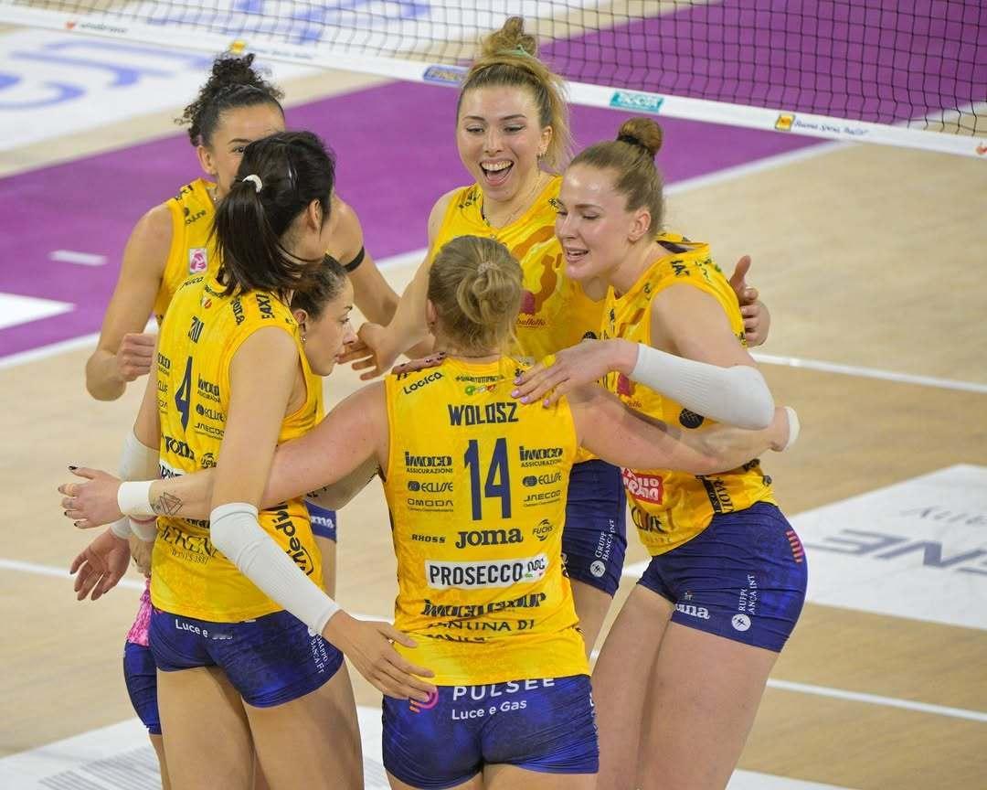 科内利亚诺发布，凌晨对阵斯坎迪奇的精彩瞬间！朱婷