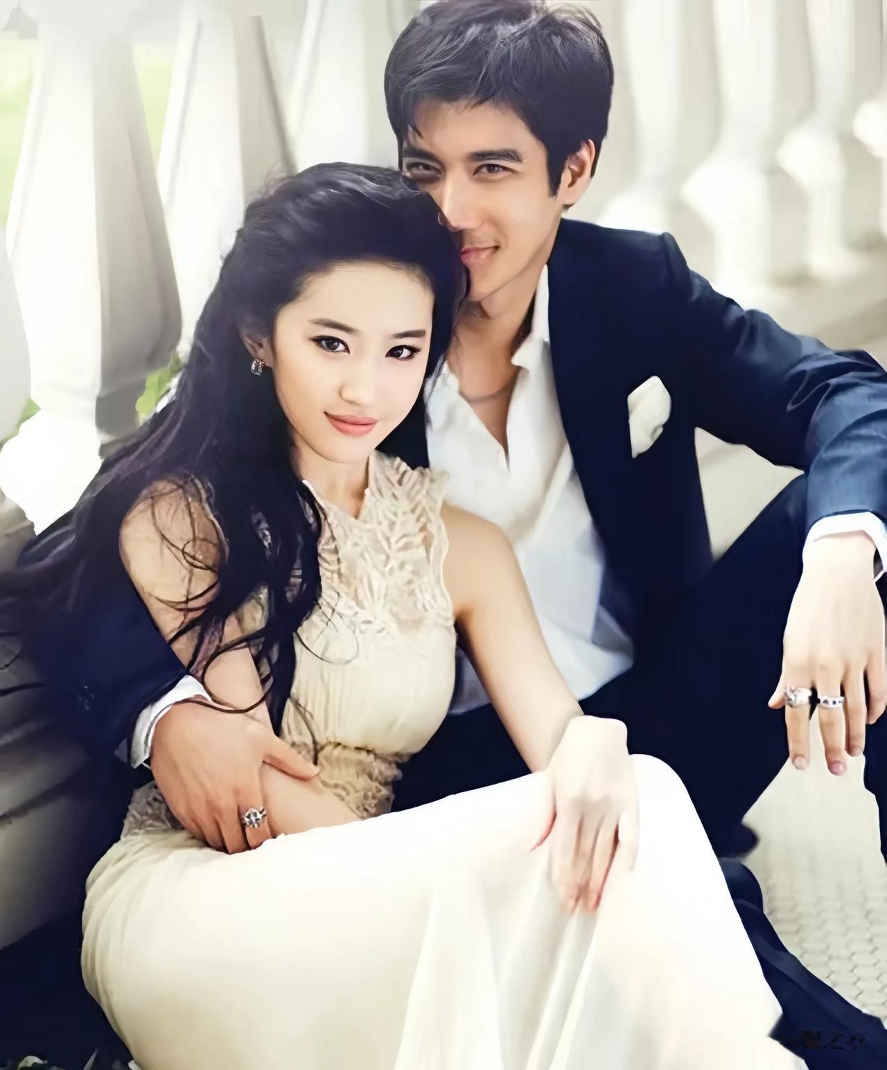当年看王力宏和刘亦菲这个婚纱照时，真的被击中了，就像小说里面的男女主一样，当时觉