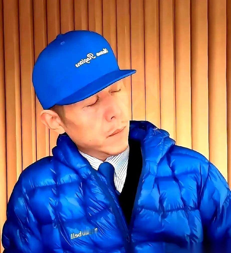 73分钟。一个字没说。一个当红主播，就在直播间里，愣愣地看着一个素不相识的大