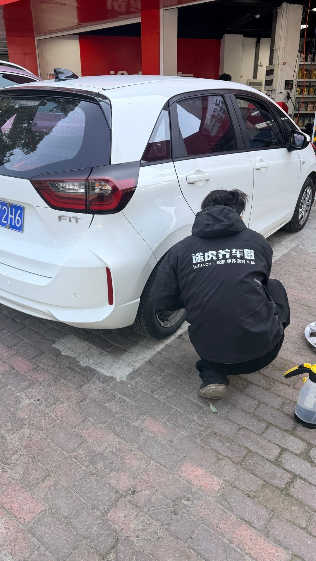 租个飞度想体验下最质朴的内饰和纯粹的驾驶结果倒霉，胎扎了租车才一天30，补