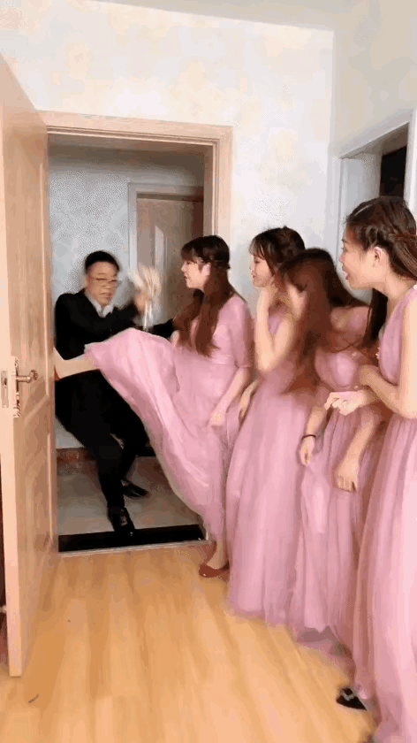 这伴郎，聪明。