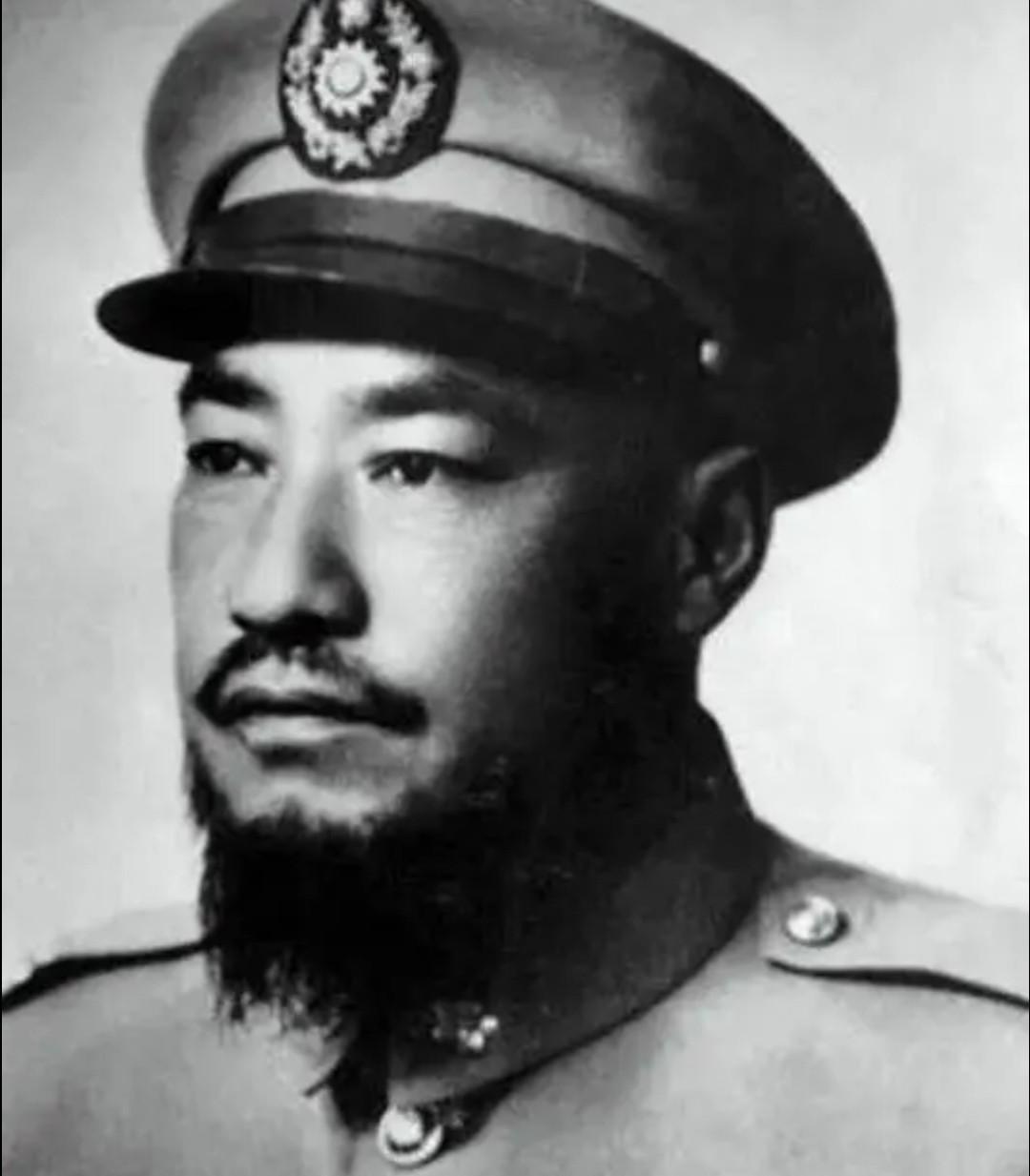 1937年，马步芳强娶女红军黄光秀为妾。新婚夜的红烛还在摇曳，被俘的女红军黄