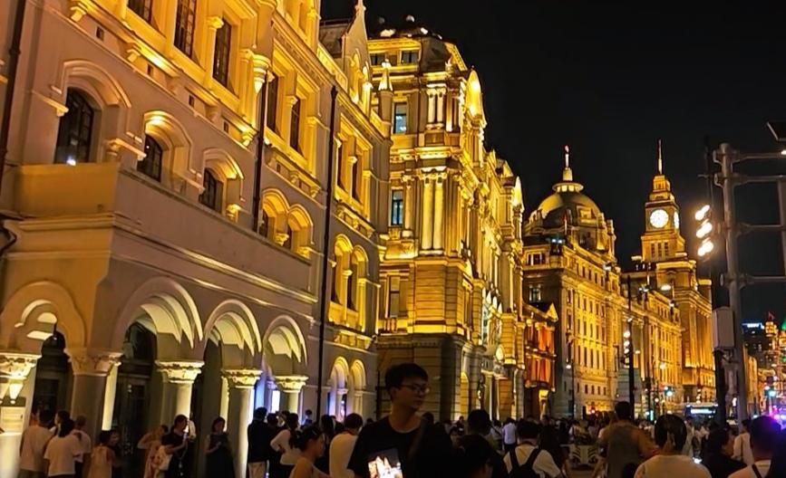 上海外滩夜景九宫格，拍摄于2025年8月，这夜景，你是不是被震撼到。近代建筑真的