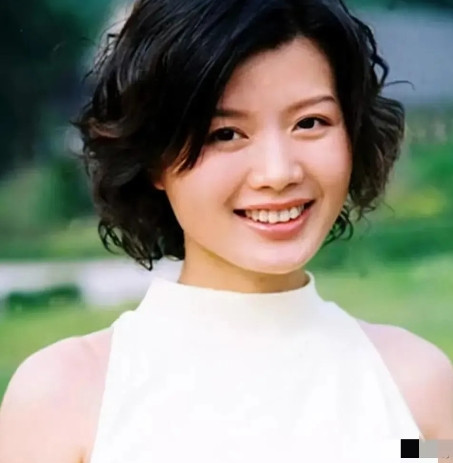 2017年，傅程鹏回到家，坚持与程愫离婚，看着自己一手捧红的男人还有年幼的儿子，