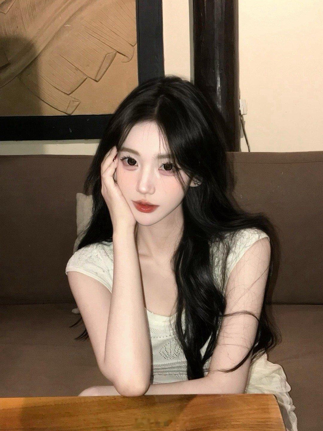 最近拍的做了个美美的红色美甲​​​