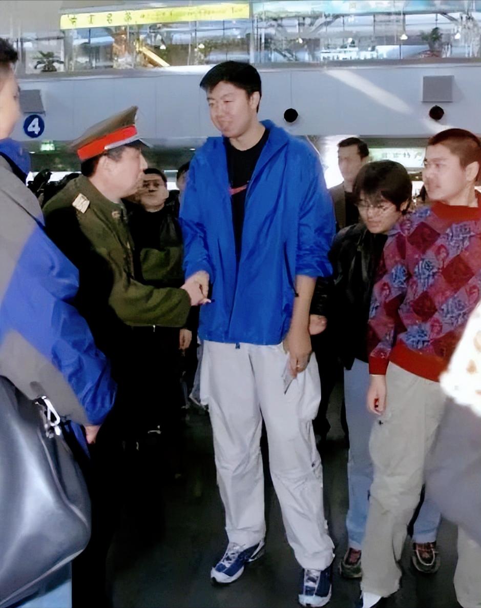 2006年的中国篮坛，竟然发生了如此多的历史性事件！1、姚明3月份在火箭队场