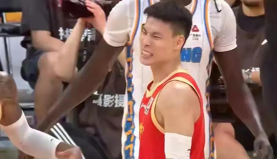北京绝杀广厦！2-3扳回一城，赛后产生2个事实，揪出全场最差。1、北京队没有全力