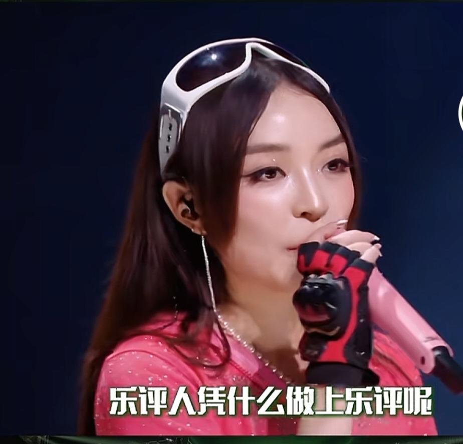 梁源真的遇上对手了，VaVa就是来教他怎么尊重艺人的。VaVa三连问，梁源你是