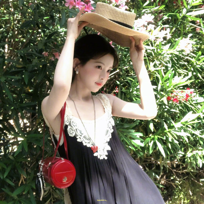 杨超越👒☀️​​​