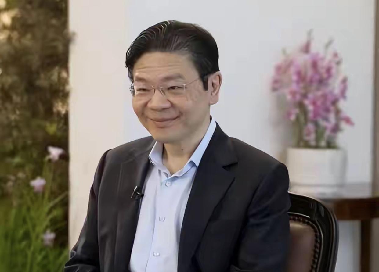 新加坡网友爆料称，黄循财亲近日本是有原因的。因为在1942到1945年新加坡被日