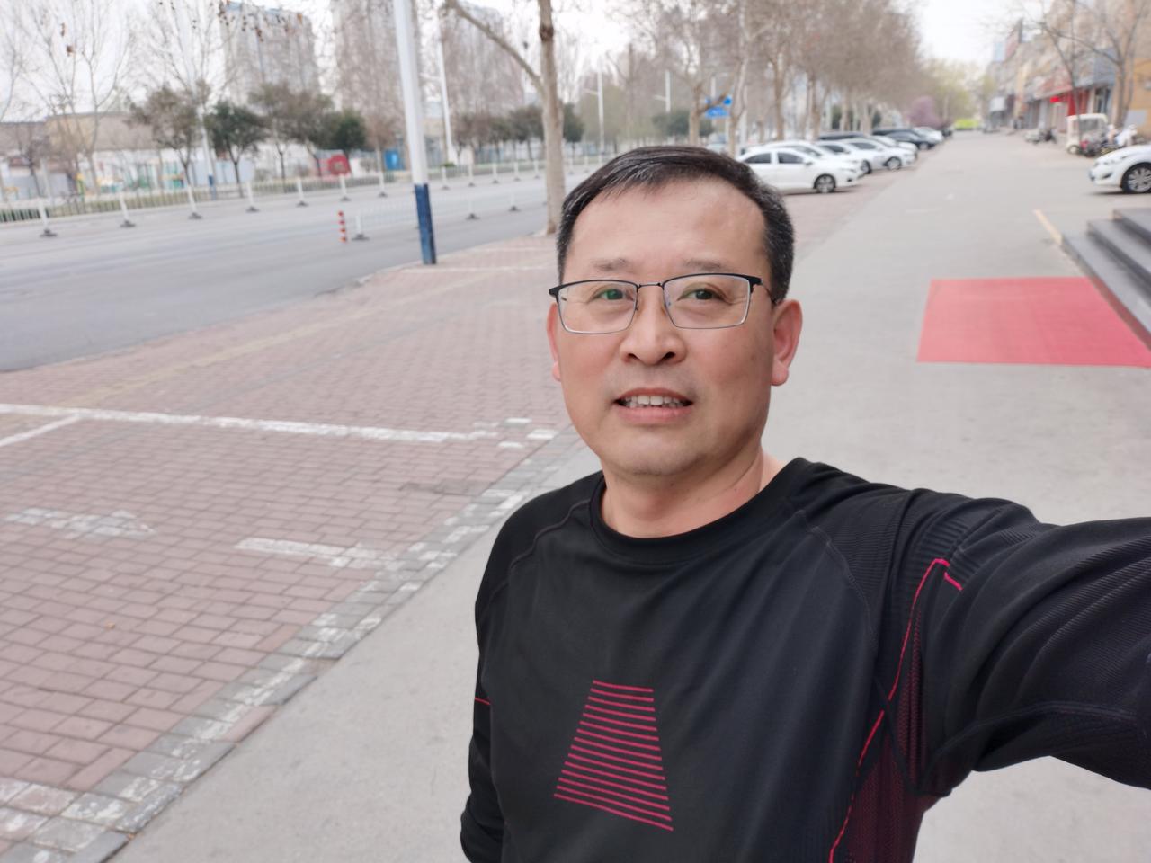 最简单的戒烟途径，就是直接断崖，全力应对反应1、慢慢控烟的过程，就是拉皮筋的