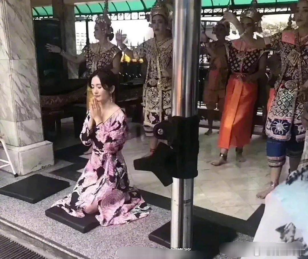 夫妻俩身价早就过亿了吧，她到底还缺什么，还在求什么呀​​​