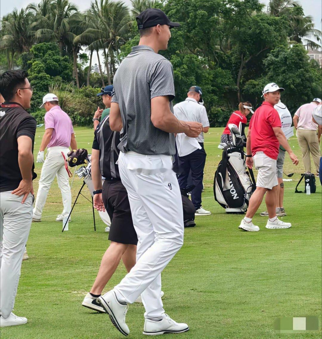 这应该是最干净的男运动员了，没有绯闻没有负面，长得高又有魅力！