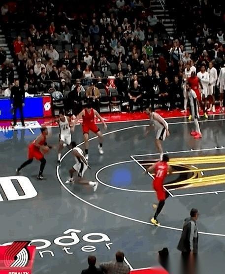 都以为开拓者选杨瀚森是来卖球衣的吧？呵呵，格局小了。人家新老板要的，是推倒现