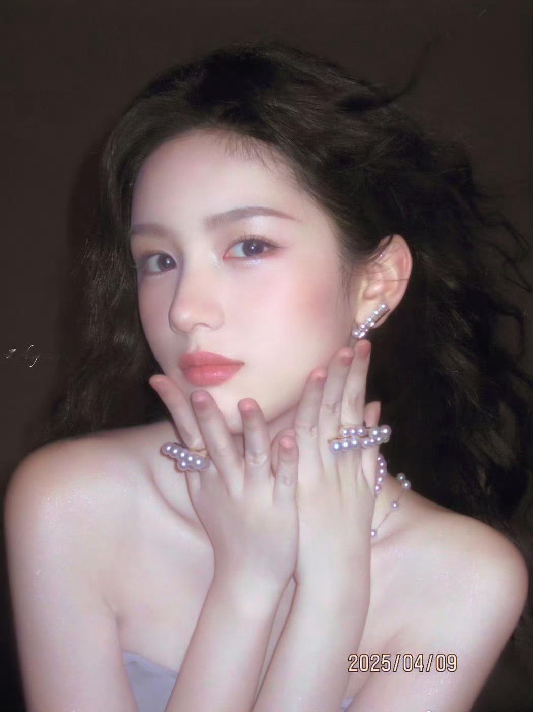 接了瘦气再接接美貌！！！！瘦了怎样都美～我爱美女周也张予曦卢昱晓