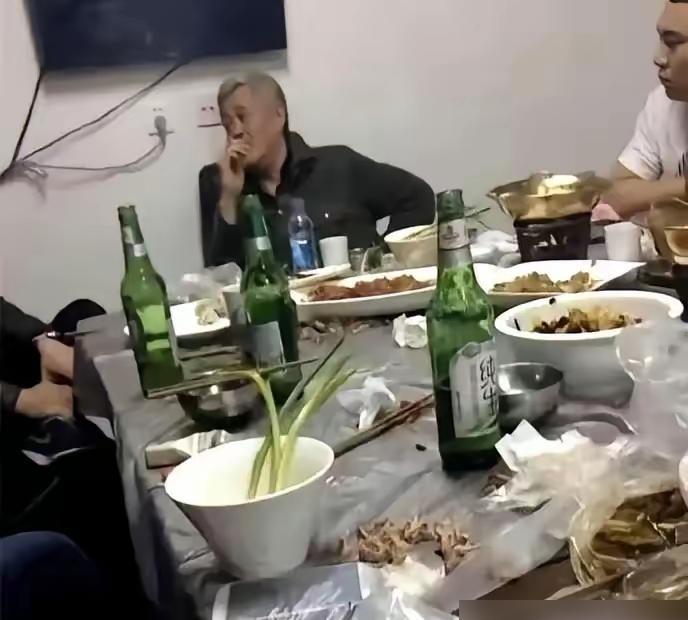 私人飞机买得起，养不起。赵本山这架本山号，就是典型。当年他花约2.8亿。买