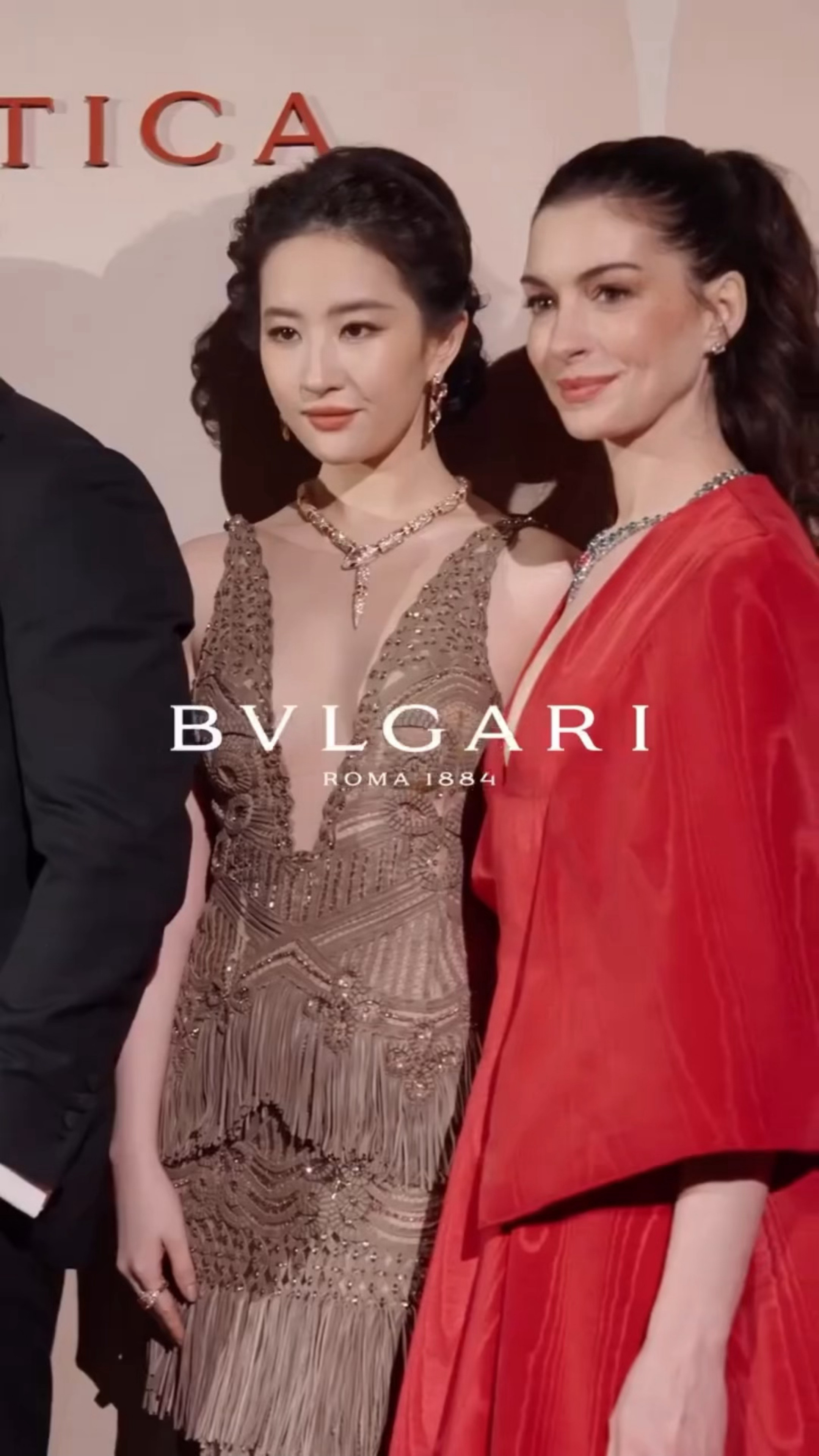 复古盘发+ES2026春夏高定内娱首秀，刘亦菲完全宝格丽女王👸🏻p1-3是宝