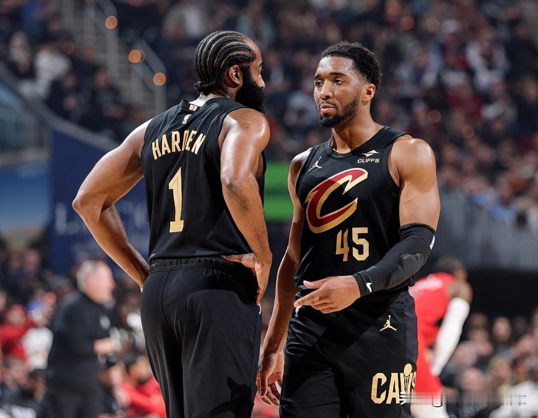 米切尔：登哥，这ESPN预测我们次轮首战胜率低至28.4%，你慌不？？？哈登：