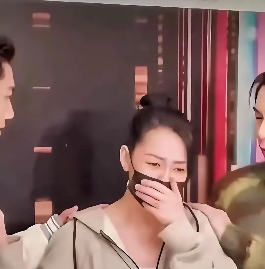 发现没有，现在是S家在蹭汪小菲流量，不提汪小菲就没有流量。趁着汪小菲大婚，S妈