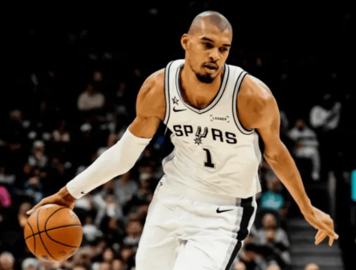 火箭今天对阵马刺，赛前乌度卡谈到了文班亚马。谈到如何防守文班亚马，乌度卡表示：