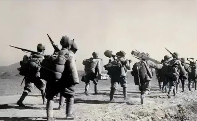 1947年，一名解放军师长，大腿根部受伤住院，这时，一19岁女护士来到他的病房，