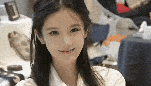 这么漂亮的女孩谁看了不心动[汗]