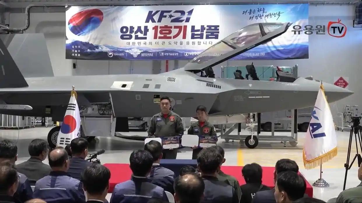 韩国首架自主研发的隐身战斗机KF-21正式列装入役，说句实在话，韩国这架战机的硬