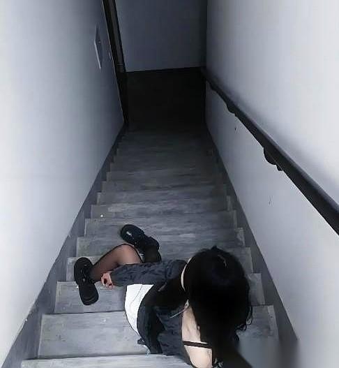 开口就要26万？这一跤摔得是真贵，也是真敢想。江苏昆山这事儿，看得人心里五味杂