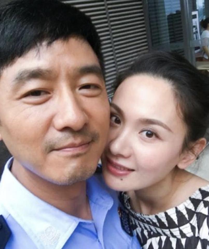 郭晓东、陈莉莎两口子好有趣啊！陈莉莎开直播的时候，直播间里一直只有2万多人。