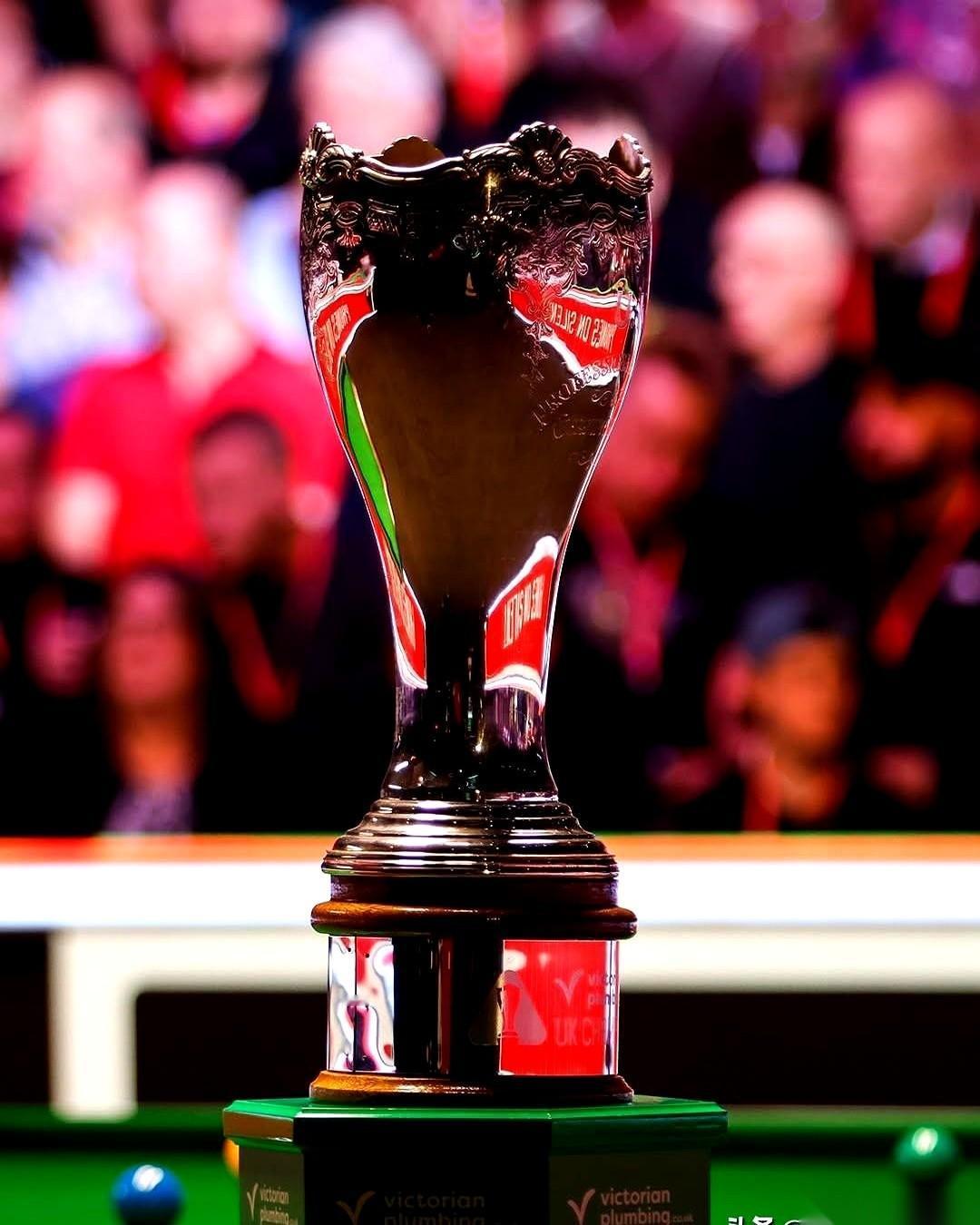 斯诺克这玩意儿，真就是两个世界。顶尖那16个人，比如咱们的丁俊晖、赵心童他们5