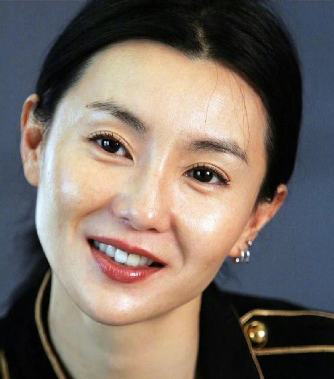 60岁女明星张曼玉定居法国了。并且张曼玉还专门在网上分享了自己在法国农村生活的