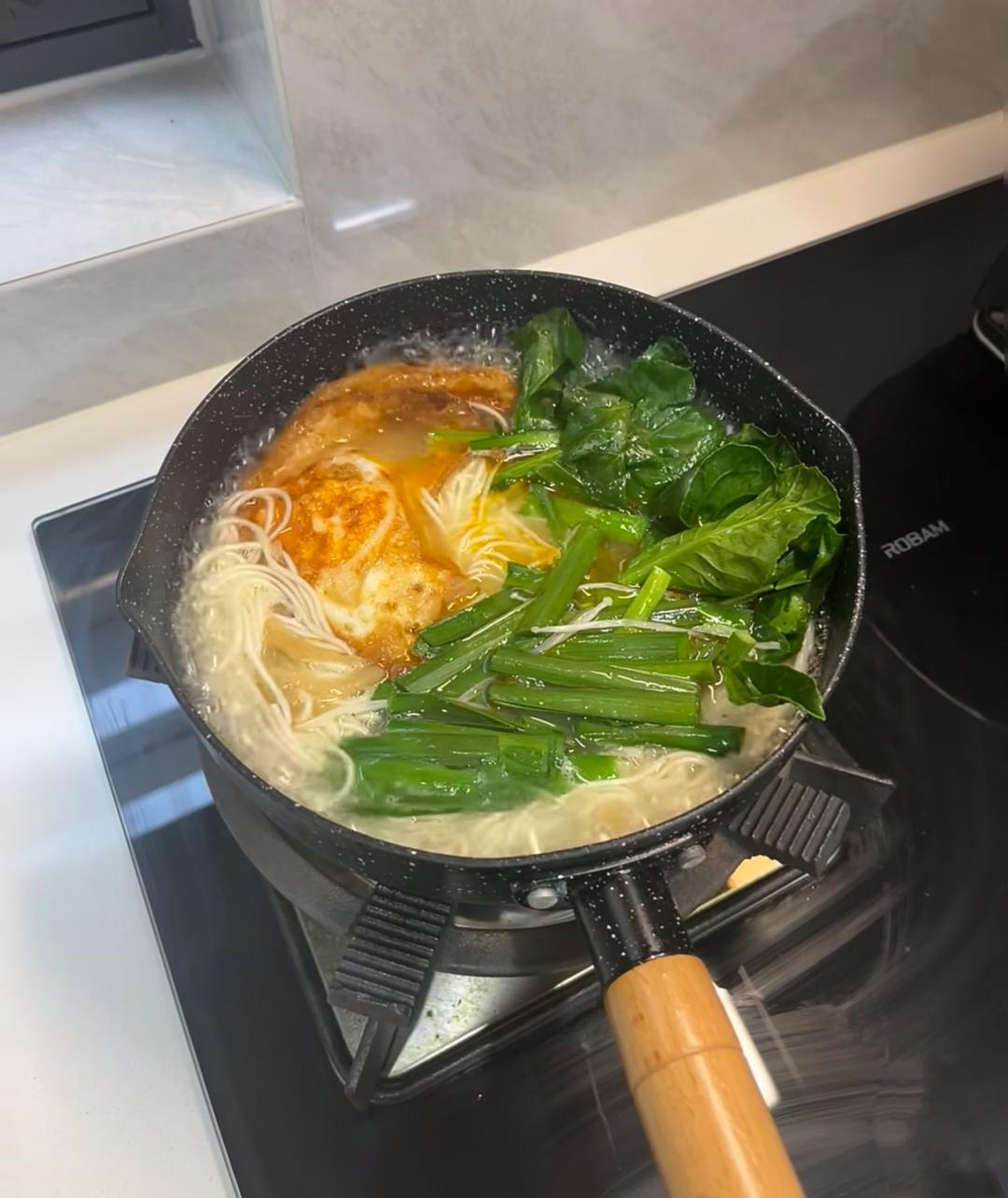 一家五口，欠债100万，没有一个人上班，也不知道这日子今后该咋过？儿子大厂裁