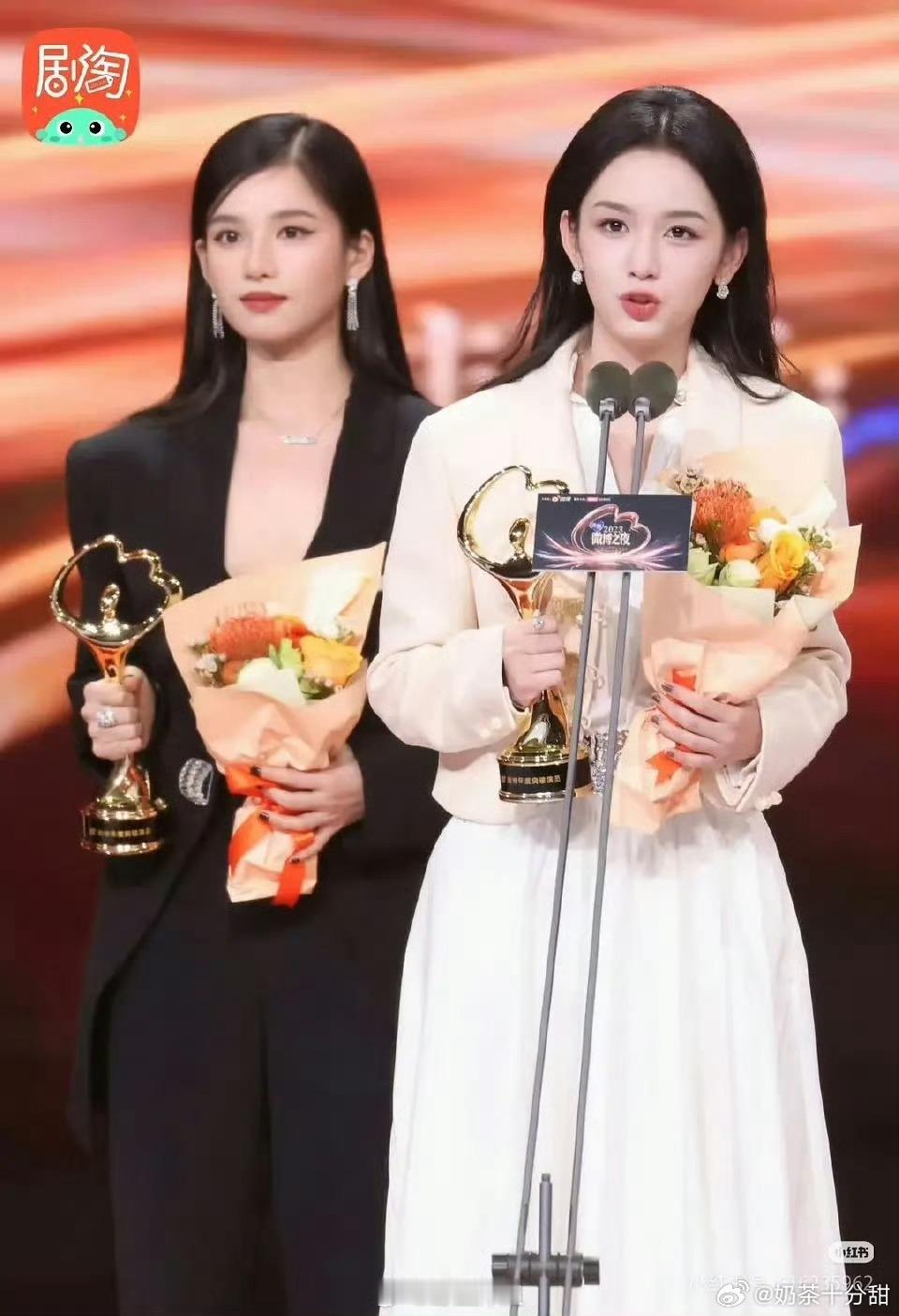 张婧仪周也同框领奖​​​